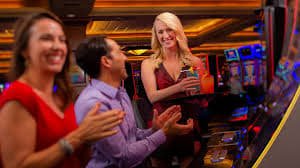 Free-spin bonus round with multiplier display